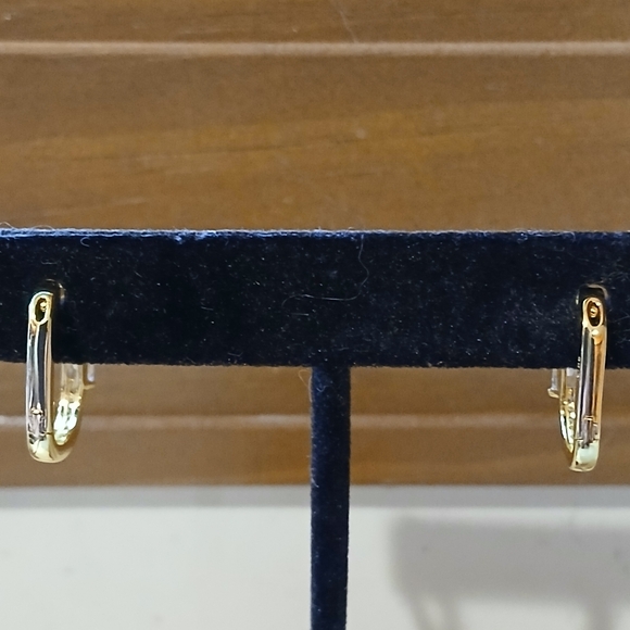 💥 Beautiful Small CZ Carabiner Hoops 💥14K Gold over Brass💥 - Picture 6 of 13